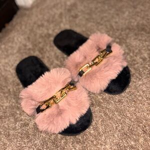 Chic Pink and Black Fur Slippers with Gold Chain